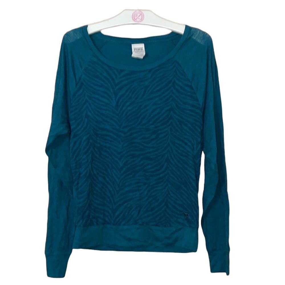 •PINK• VSP LONG SLEEVE LIGHTWEIGHT BLUISH/GREEN ZEBRA PRINT BLOUSE IN SIZE XS